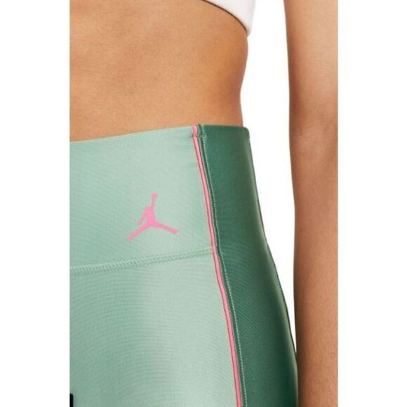 Jordan‎ Essential Bike Shorts Women's XS Green Tight Fit Mid Rise Pocket NWT - Picture 3 of 16